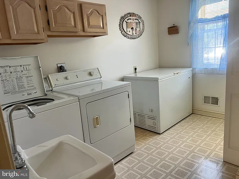 10319 Harmony Rd — Photo 28