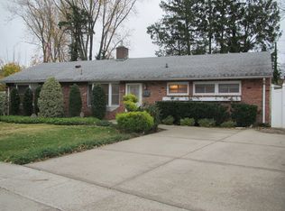 6 Bluebird Dr, Syosset, NY 11791