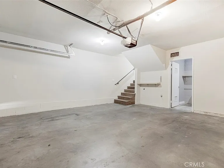 7409 Woodman Ave — Photo 35