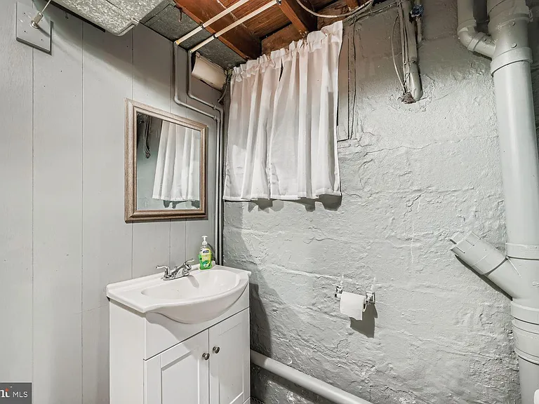 515 Taney Ave — Photo 19