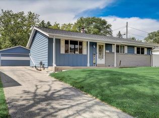 358 Dodie Dr, Waukesha, WI 53189