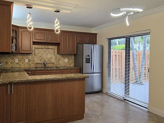 4th image of 257 Lake Arbor Drive