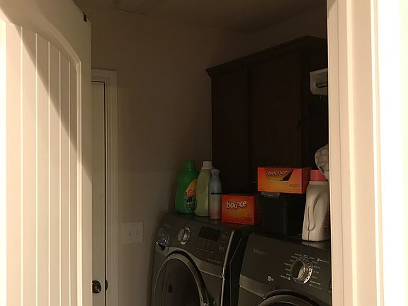 4th image of 904 E 96th St