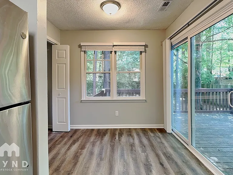 409 Crosspine Dr — Photo 5