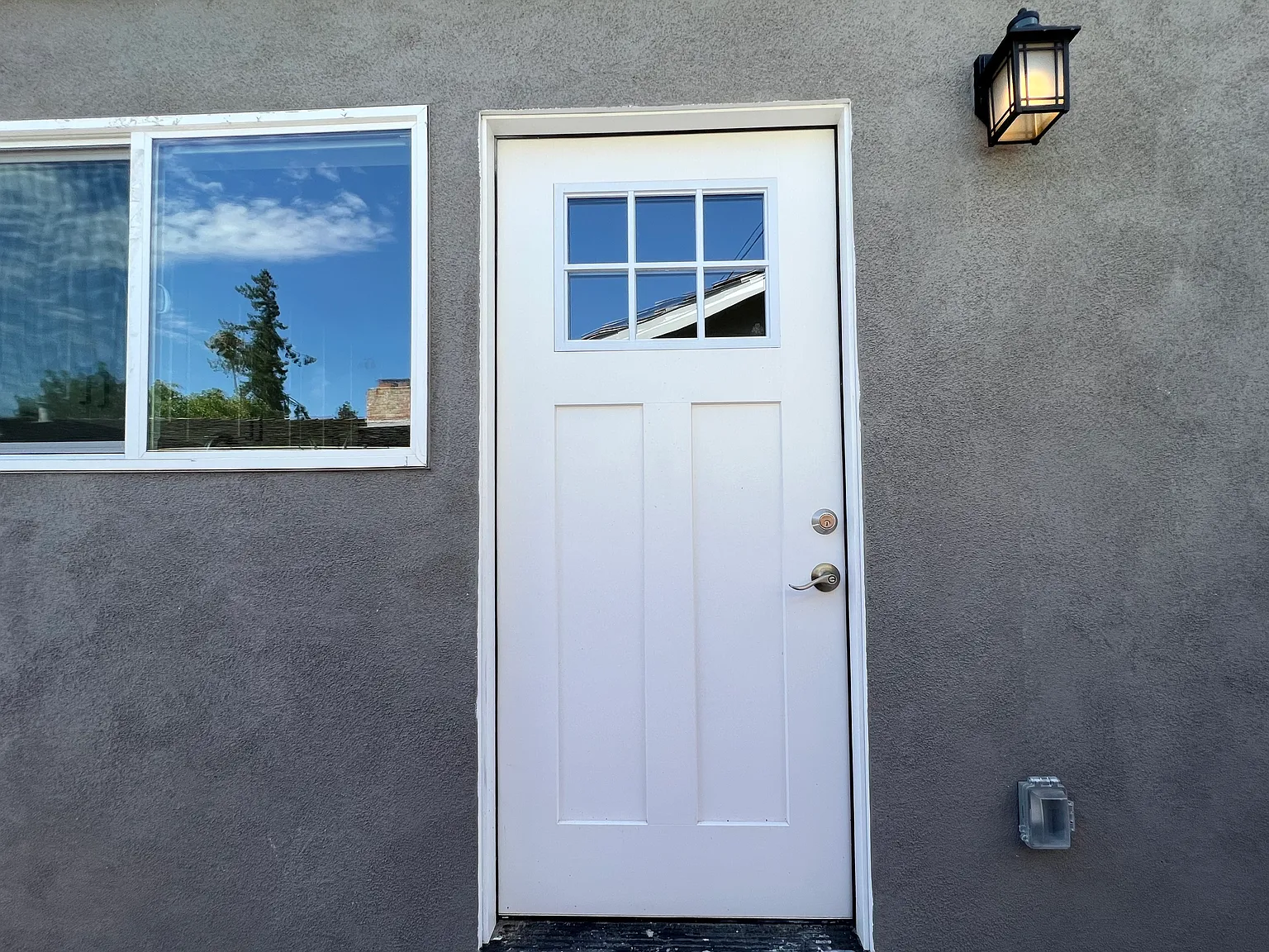 2 bed, 700 sqft, $2,860 — Photo 1