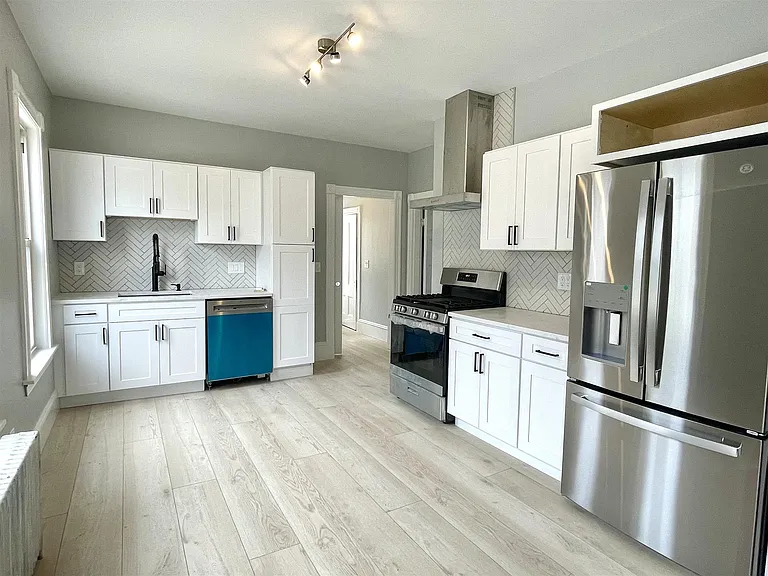 23 Tesla Ave #1 — Photo 10