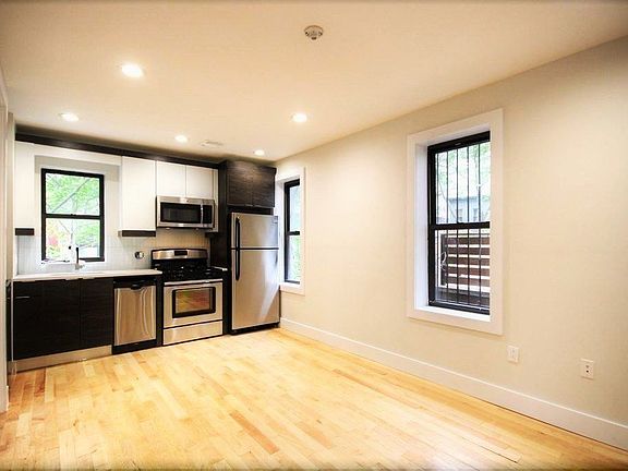 5th image of 867 Metropolitan Ave #2L