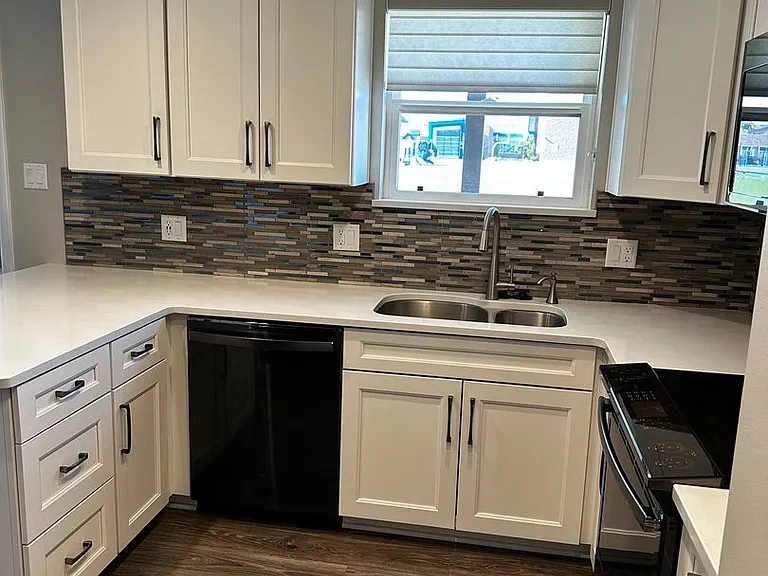 1102 E Sleepy Hollow Ln — Photo 29