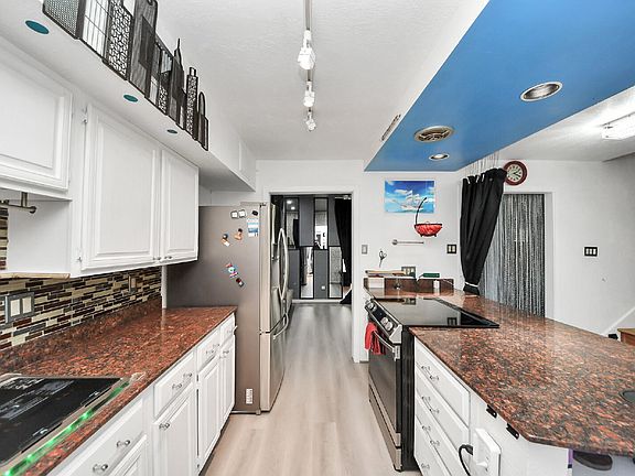 3rd image of 7877 Kendalia Dr