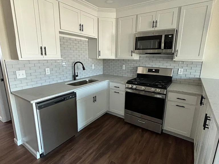 363 Delaware St #1 — Photo 10