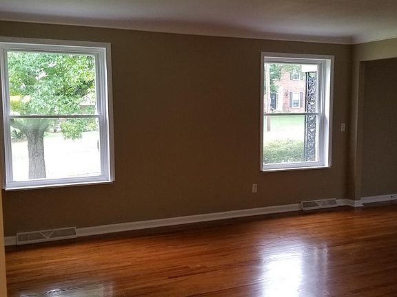 4th image of 723 Woodfield Dr
