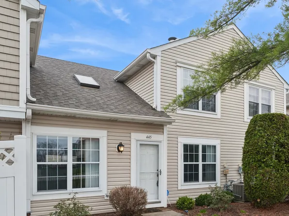 445 Le Parc Cir, Buffalo Grove, IL 60089