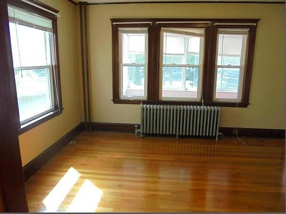 3rd image of 20 Vane St #20