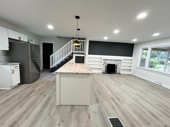 3rd image of 11076 Woodward Ln