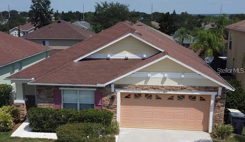 4 bed, 2.0 bath, 1950 sqft, $2,500 — Photo 2