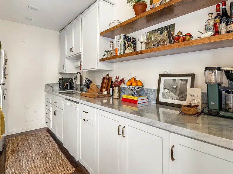 4660 Coldwater Canyon Ave #16 — Photo 6