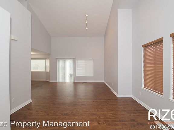 5th image of 1621 W Blue Grouse Way