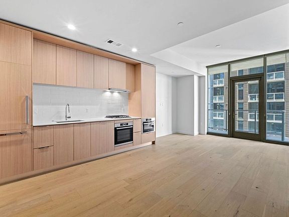 4th image of 44 East Ave #2106