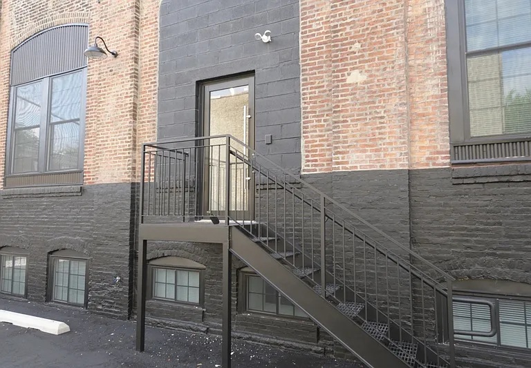 1901 E Willard St #103 — Photo 33