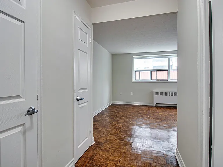 222 Wellesley St E — Photo 11