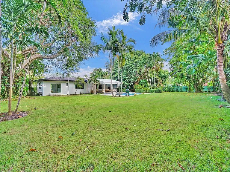 5705 SW 60th Ave — Photo 30