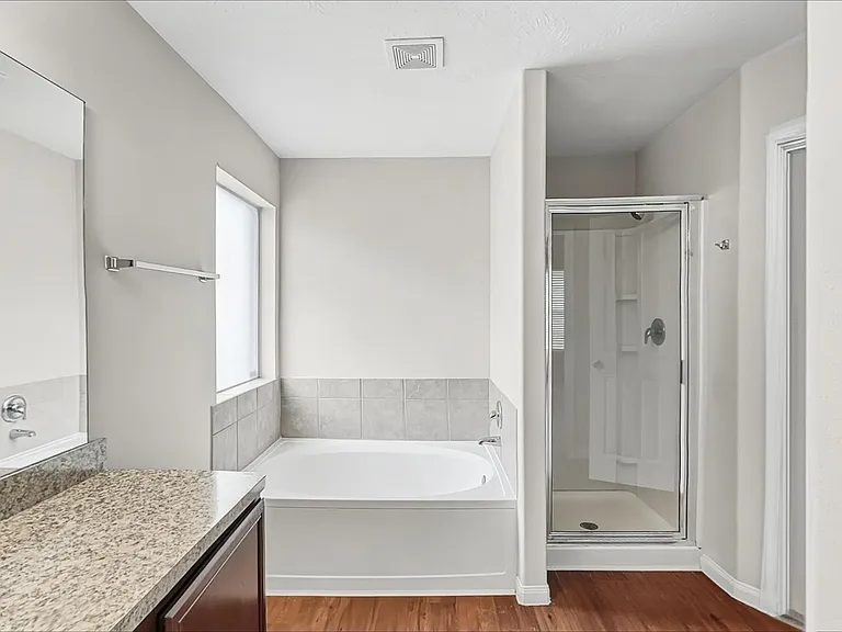 3931 Hawthorne Glen Ct — Photo 11
