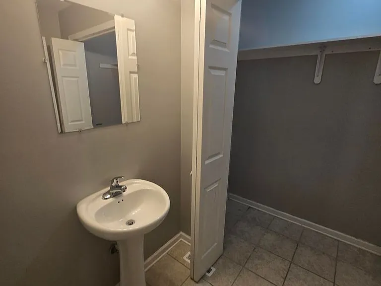 140 Amanda Ln — Photo 13