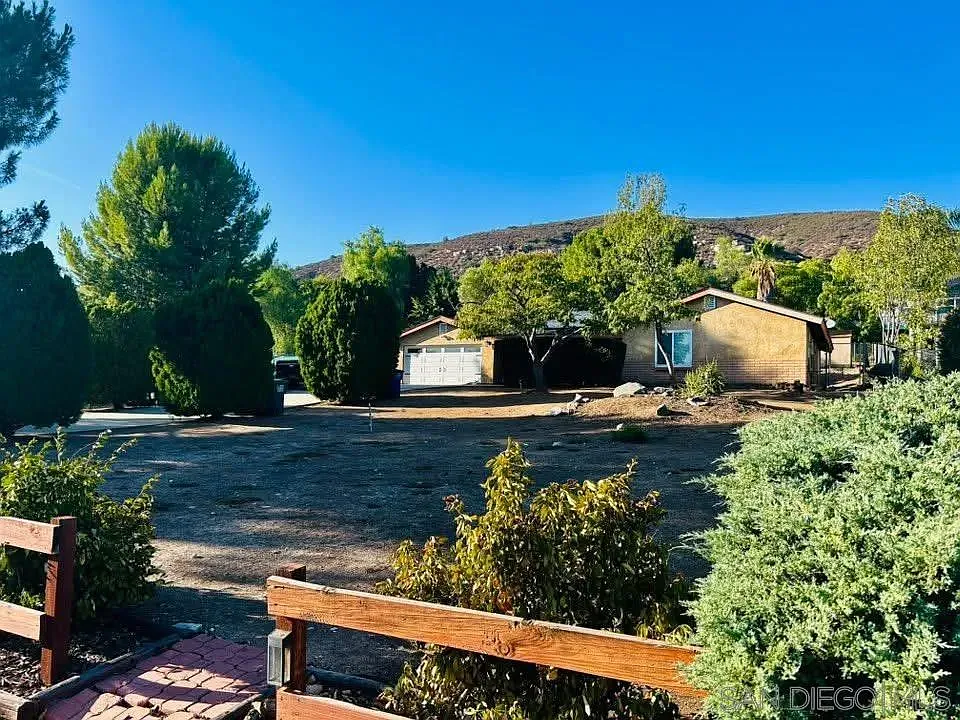 3 bed, 2.0 bath, 1472 sqft, $4,200 — Photo 3