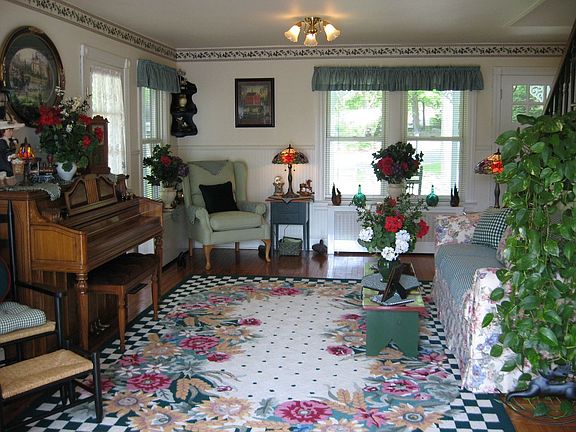 WARM COZY LIVING ROOM