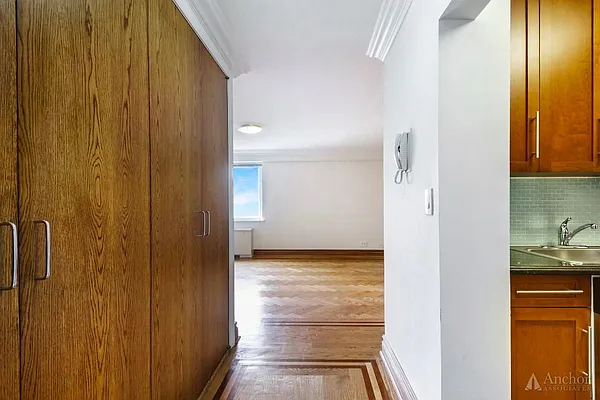 Rented by Anchor Associates | media 13