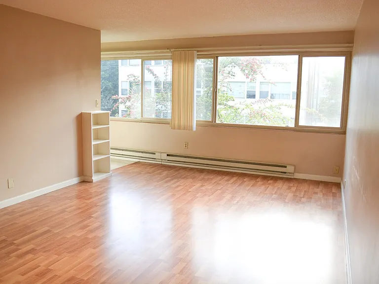Mercer Vista Apartments — Photo 2