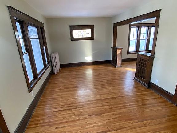 5th image of 1540 Como Ave