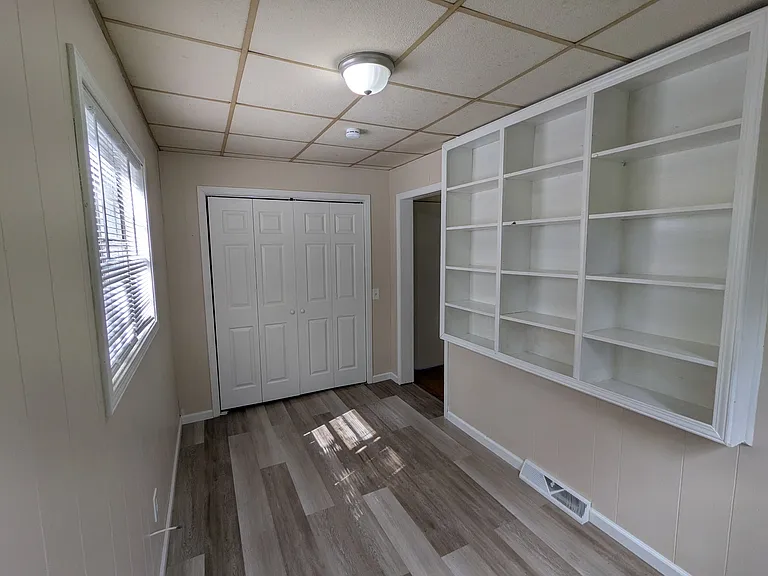 220 E 3rd St — Photo 10