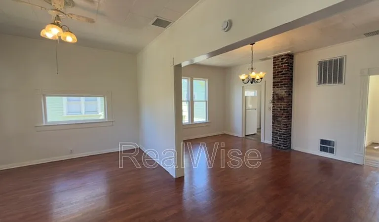 1105 SE Pine St — Photo 4
