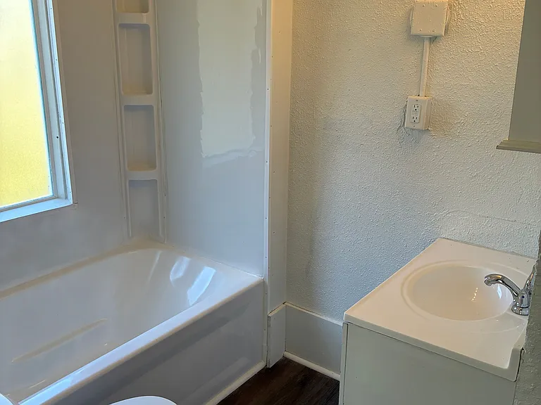 1002 W Hill St #A — Photo 4