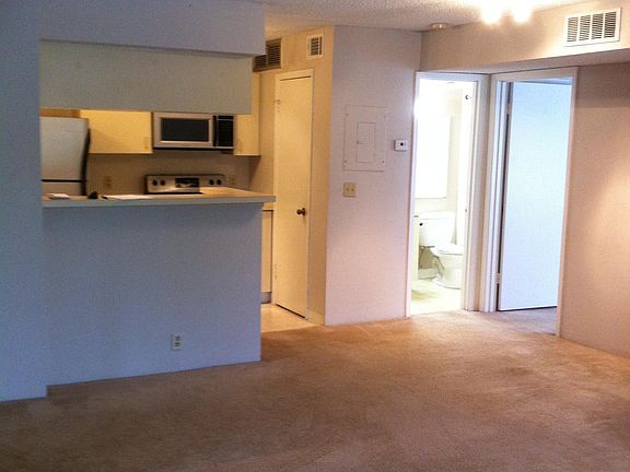 4th image of 325 Forestway 307 Cir