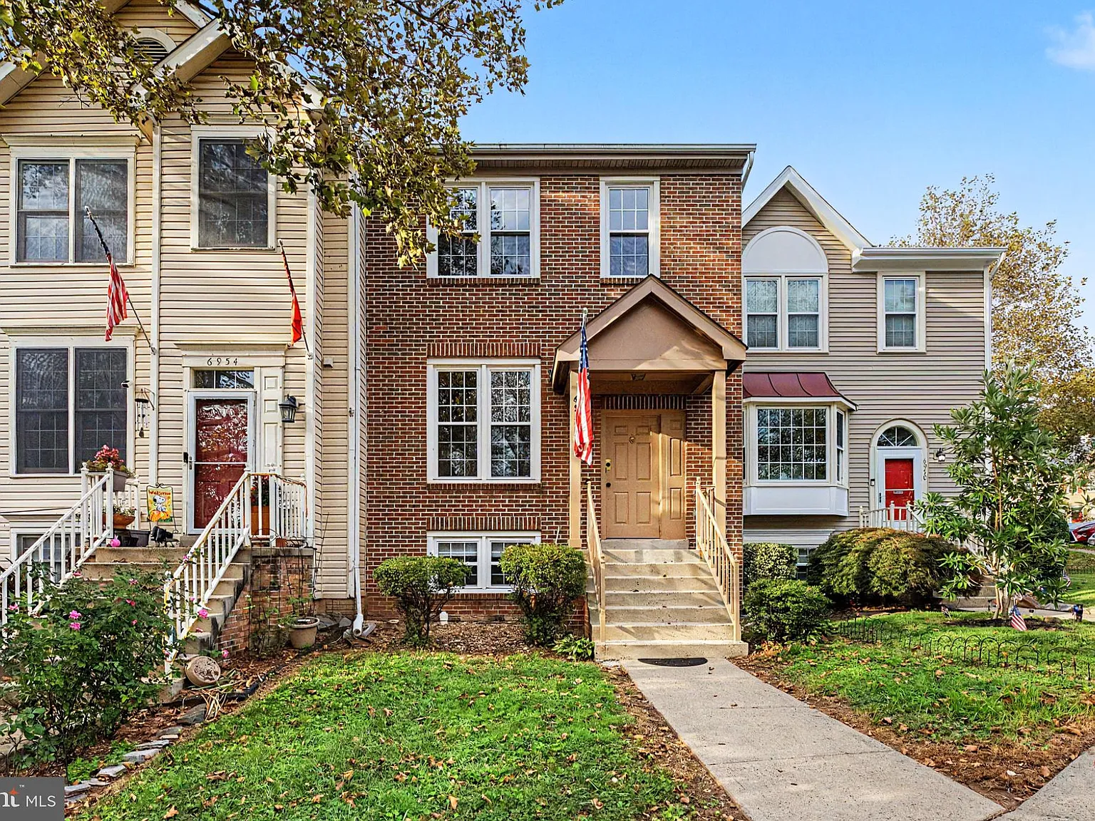 3 bed, 3.5 bath, 1800 sqft, $2,800 — Photo 1