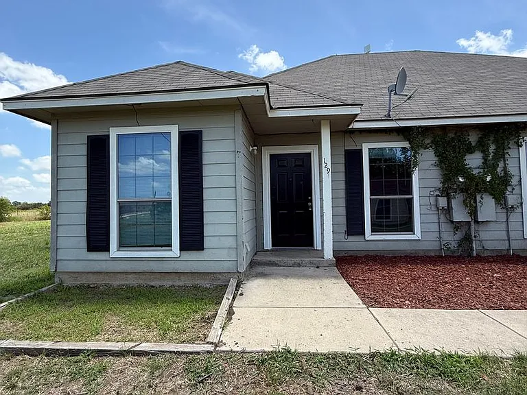 129-131 Collett Ct — Photo 9
