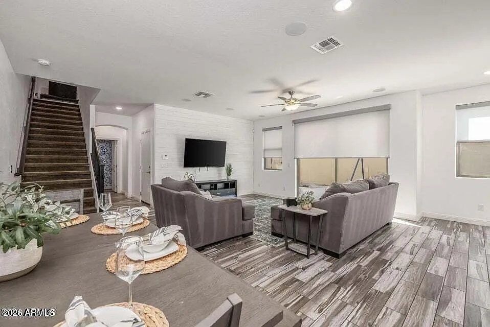 3 bed, 2.5 bath, 2038 sqft, $2,600 — Photo 3