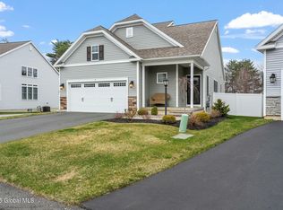 7 Bradley Cir, Halfmoon, NY 12065