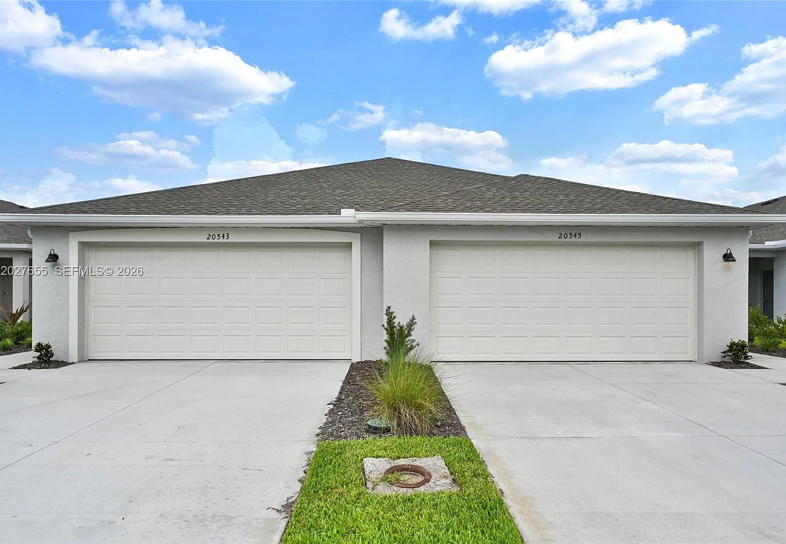 3 bed, 2.0 bath, 2154 sqft, $1,900 — Photo 1