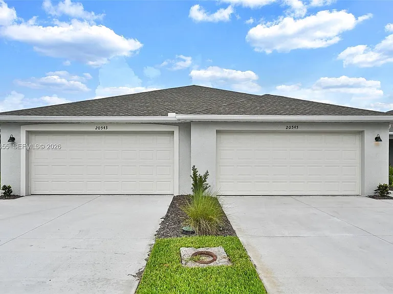 20545 Hazelnut Ct S — Photo 1