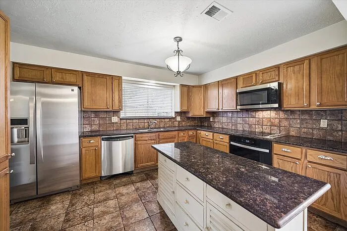 6826 River Mill Dr — Photo 3