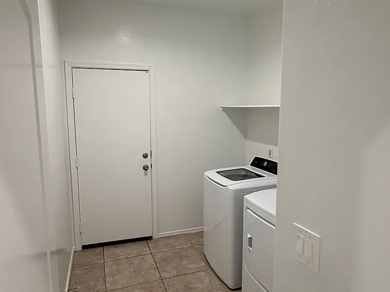 35420 W San Alvarez Ave — Photo 8
