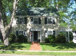 96 Four Mile Rd, West Hartford, CT 06107