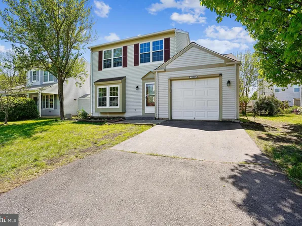 13505 Coates Ln, Herndon, VA 20171