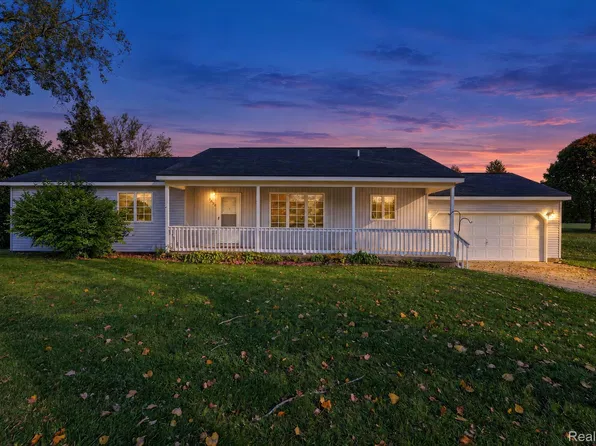 1326 Santa Barbara Ave, Mount Morris, MI 48458