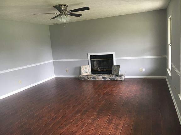 3rd image of 124 Thornbird Dr