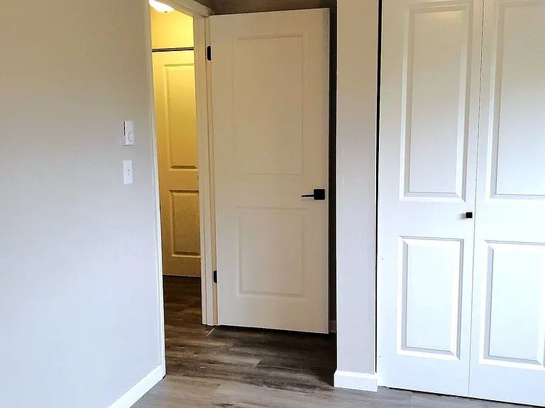 2100 Eldridge Ave — Photo 14