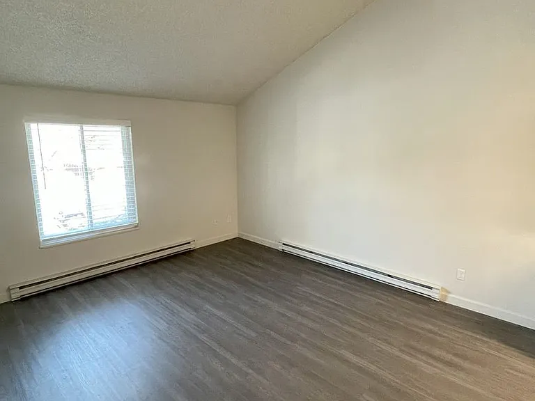 Campus Park Apartments - SAMI Apartments — Photo 43